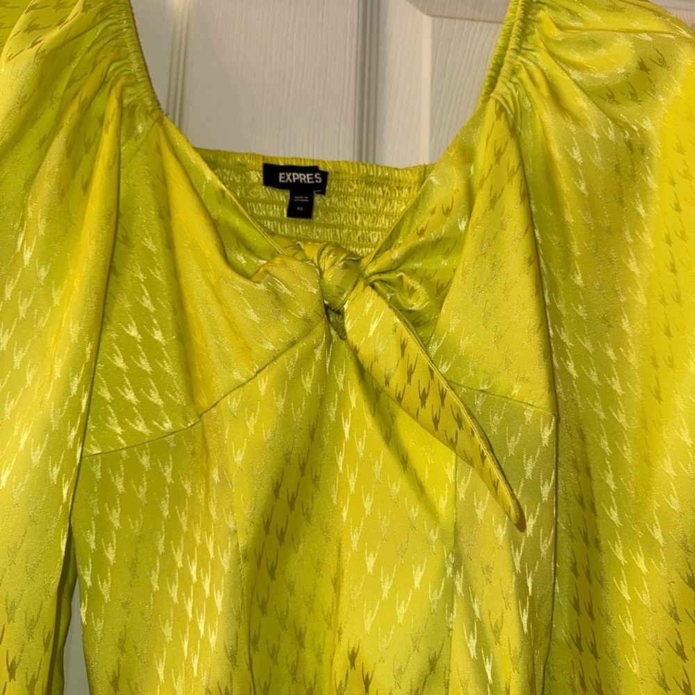 Express Neon Green-ish Yellow Satin Jacquard Balloon Sleeve Bodysuit! - Picture 4 of 5